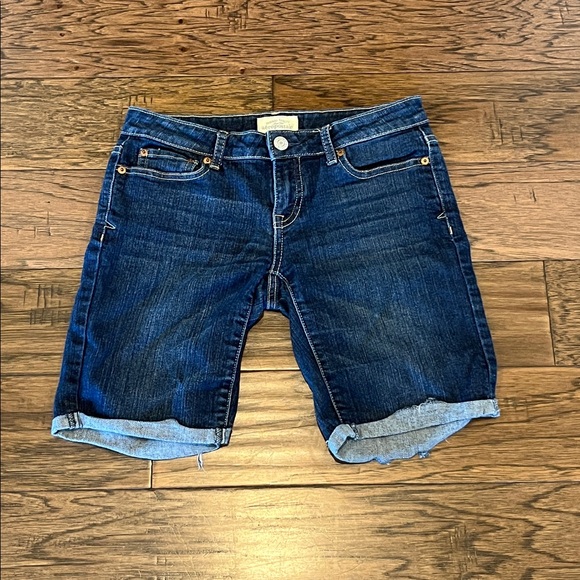 Aeropostale Bermuda Low Rise Shorts Size 3/4 - Picture 1 of 16